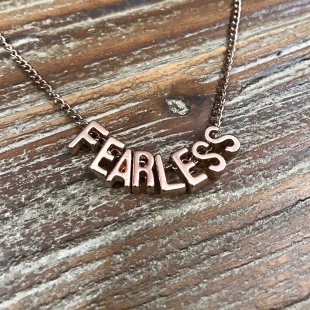 BCBG FEARLESS NECKLACE